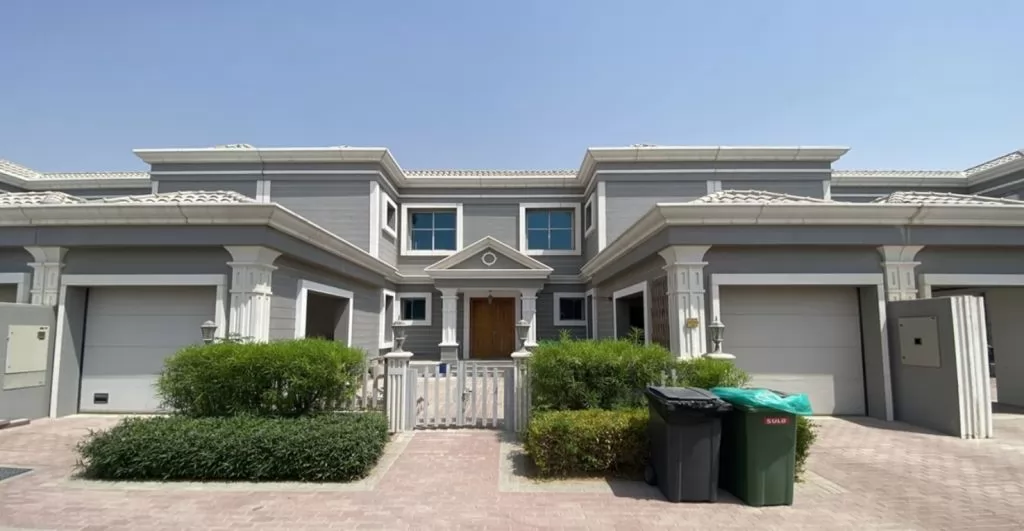 Residential Ready Property 3+maid Bedrooms U/F Villa in Compound  for rent in Dubai #22307 - 1  image 