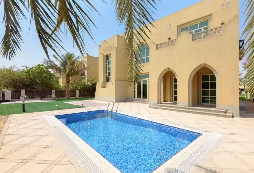 سكني عقار جاهز 4 + غرفة خادمة غير مفروش فيلا  للبيع في دبي #22350 - 1  صورة 