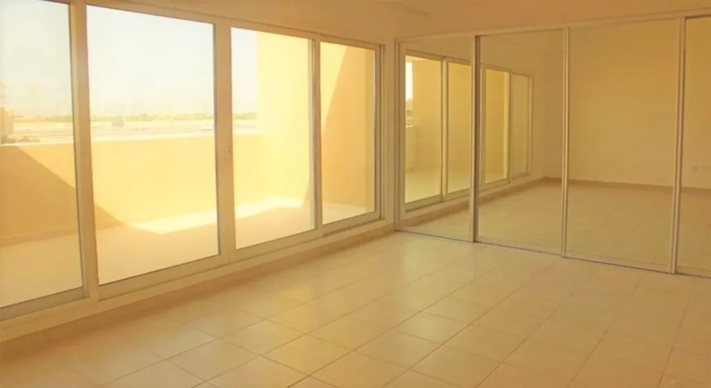 Residencial Listo Propiedad 4 + habitaciones de servicio U / F Casa de pueblo  alquiler en Dubái #22358 - 1  image 