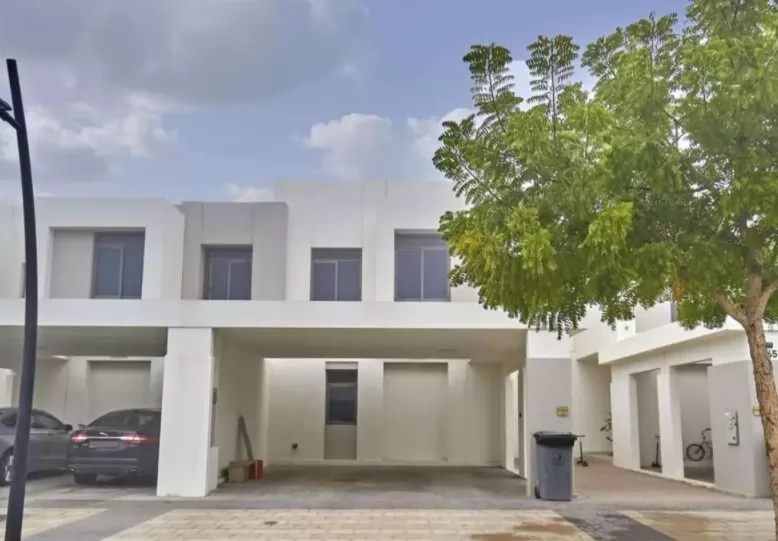Residencial Listo Propiedad 3 + habitaciones de servicio U / F Casa de pueblo  alquiler en Dubái #22407 - 1  image 