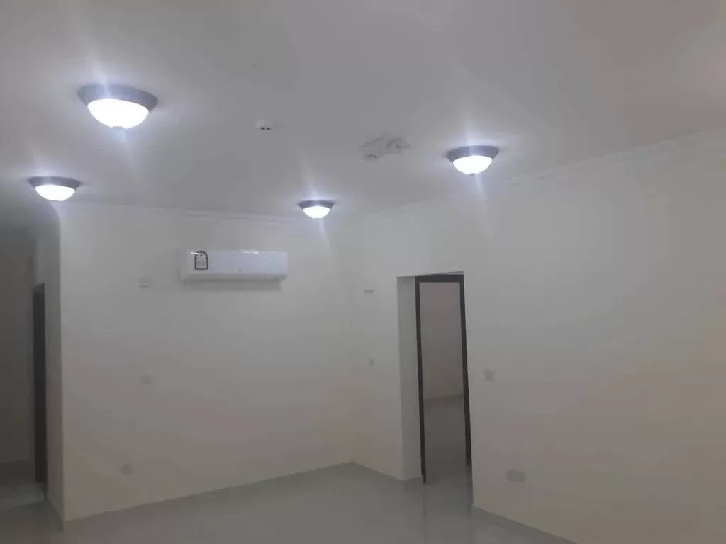 Residential Ready Property 2 Bedrooms U/F Apartment  for rent in Al Sadd , Doha #22475 - 1  image 