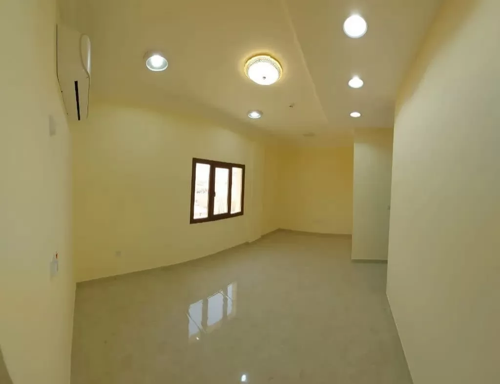 Residential Ready Property 2 Bedrooms U/F Apartment  for rent in Al Wakrah #22479 - 2  image 
