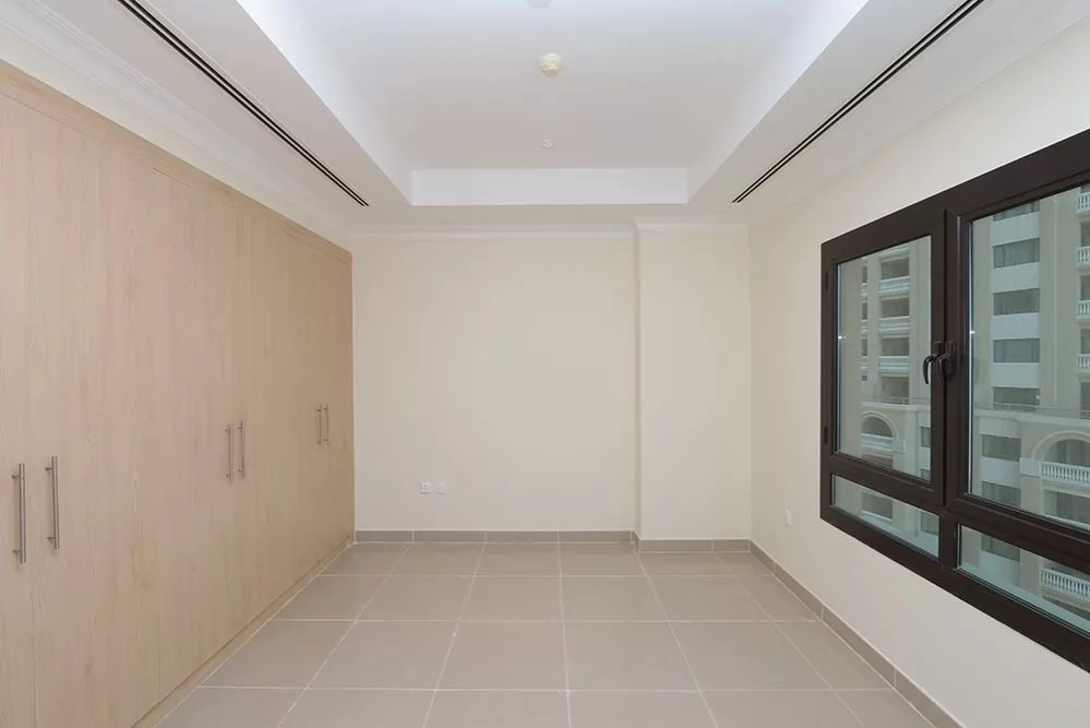 Residential Ready 2 Bedrooms S/F Apartment  for sale in The-Pearl-Qatar , Doha-Qatar #22523 - 2  image 