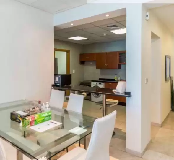 Жилой Готовая недвижимость 2 спальни Ж/Ж Размещение труда  в аренду в Аль-Садд , Доха #22588 - 1  image 