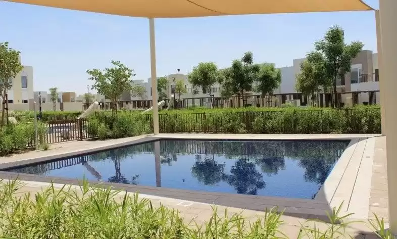 Residential Ready Property 2 Bedrooms U/F Townhouse  for rent in Dubai #22658 - 1  image 