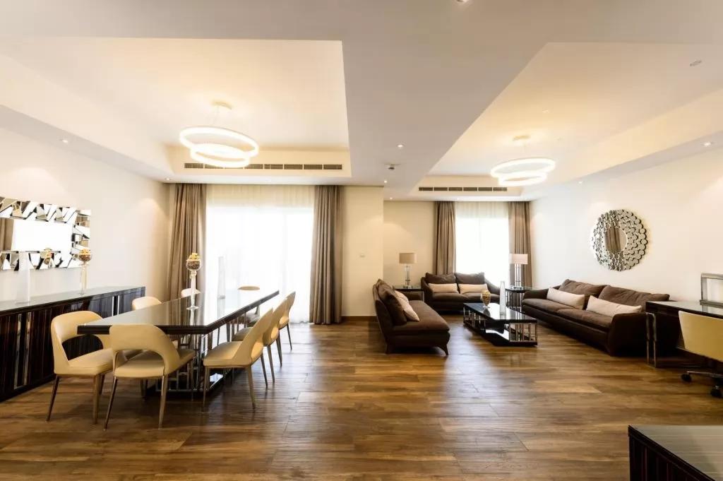 Wohn Klaar eigendom 4 Schlafzimmer F/F Villa in Verbindung  zu vermieten in Al Sadd , Doha #22702 - 1  image 