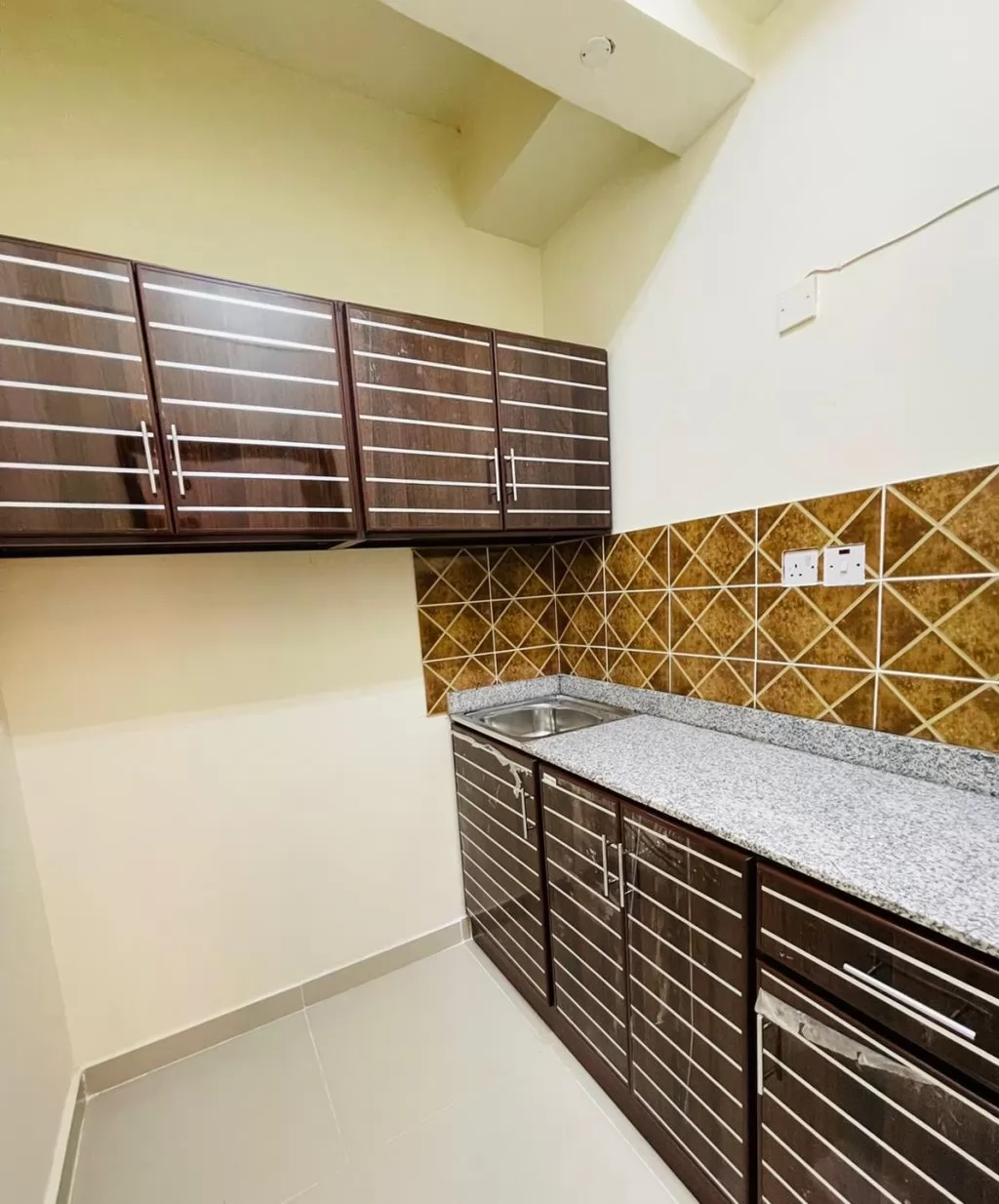 Residential Ready Property 1 Bedroom U/F Apartment  for rent in Al Sadd , Doha #22749 - 1  image 