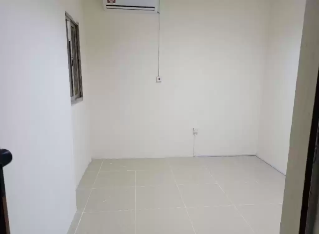 Residential Ready Property 1 Bedroom U/F Apartment  for rent in Al Sadd , Doha #22763 - 1  image 