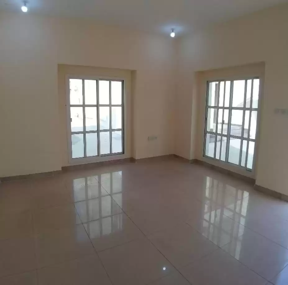 Residential Ready Property 2 Bedrooms U/F Apartment  for rent in Al Sadd , Doha #22771 - 1  image 