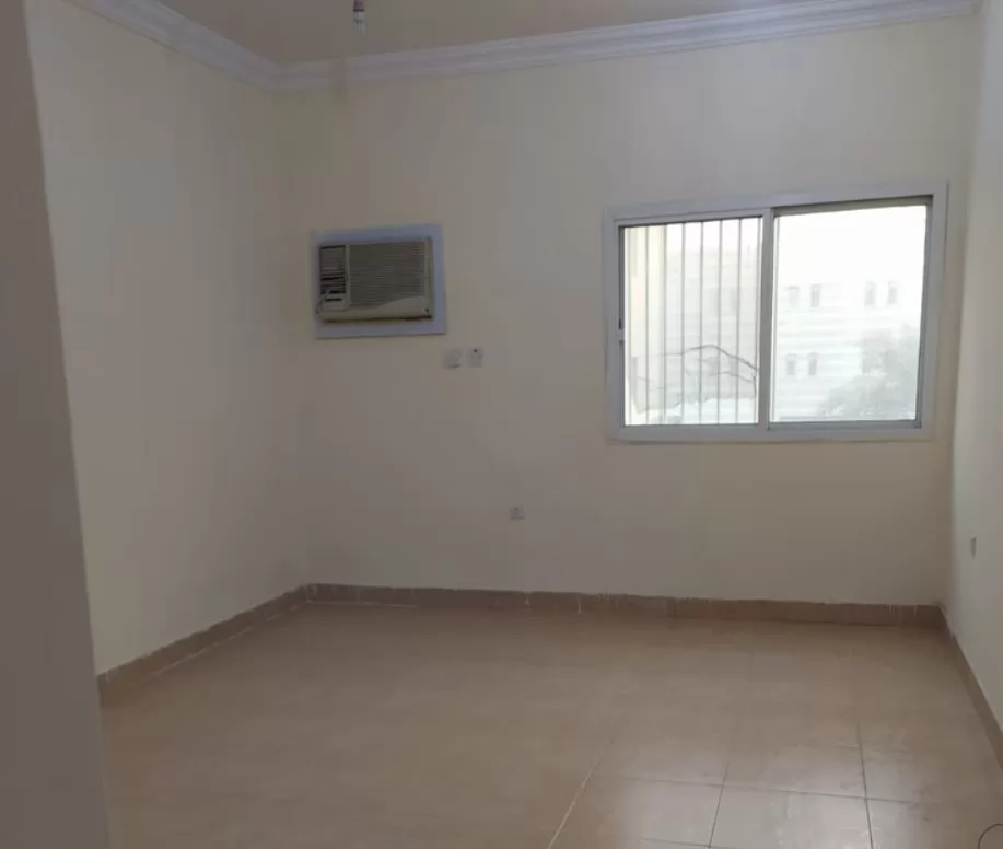 Wohn Klaar eigendom 2 Schlafzimmer U/F Wohnung  zu vermieten in Al Sadd , Doha #22773 - 1  image 