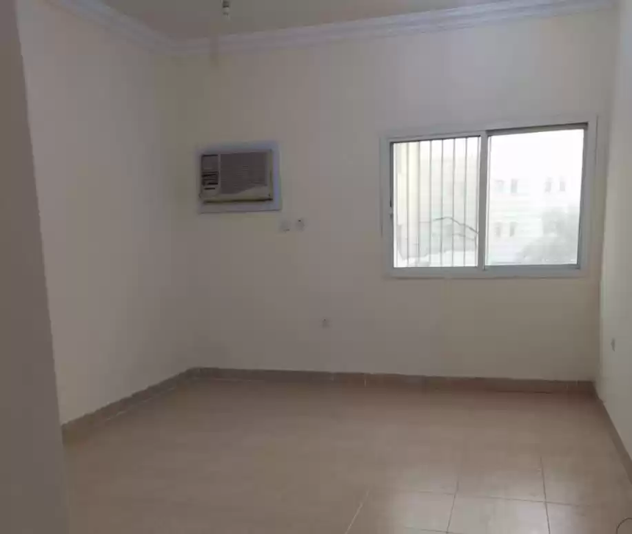 Residential Ready Property 2 Bedrooms U/F Apartment  for rent in Al Sadd , Doha #22773 - 1  image 