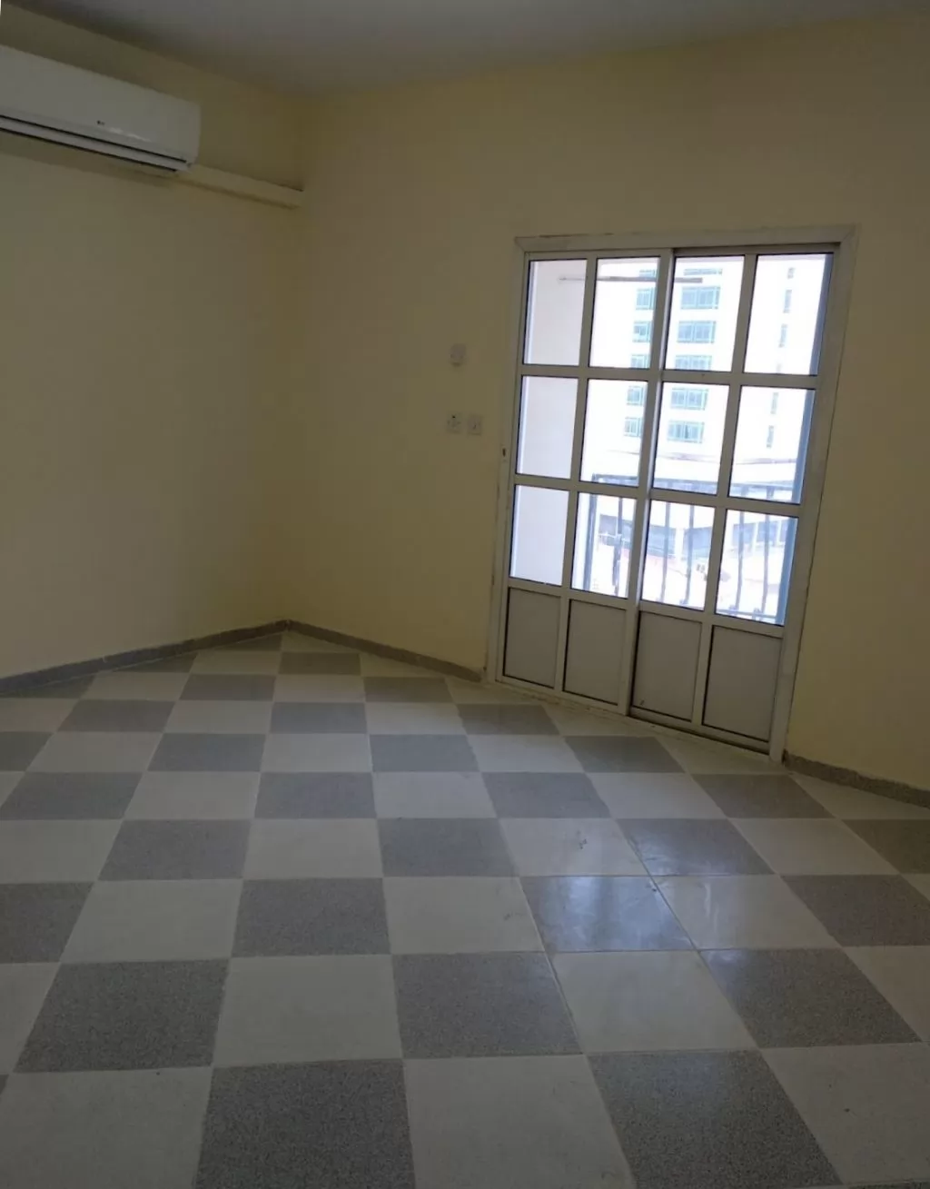 Residential Ready Property 2 Bedrooms U/F Apartment  for rent in Mushaireb , Doha-Qatar #22827 - 2  image 
