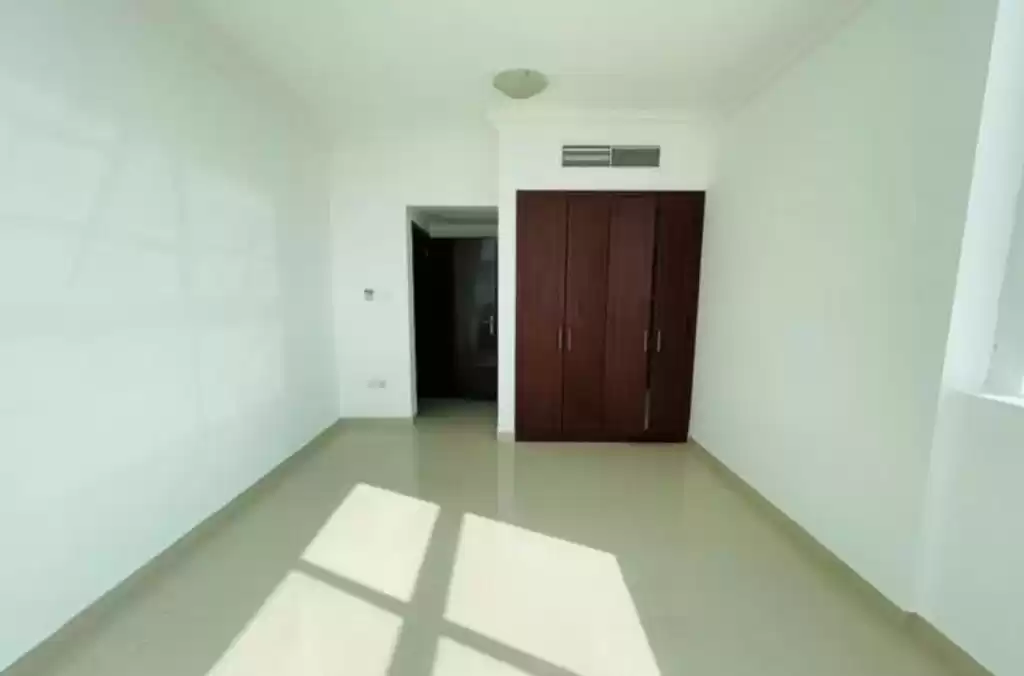 Residential Ready Property 3 Bedrooms U/F Apartment  for rent in Dubai #22862 - 1  image 
