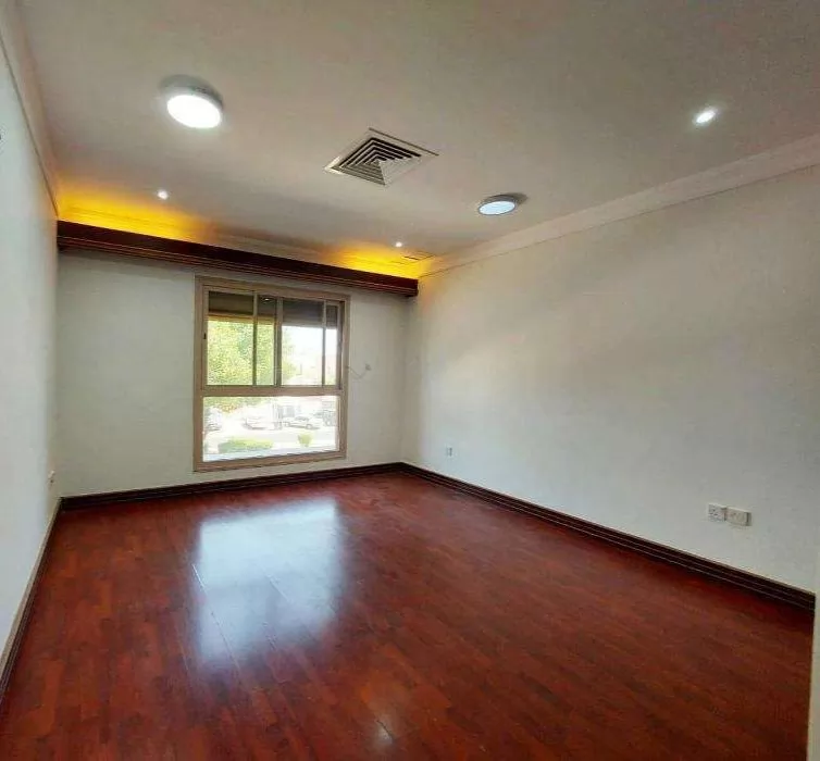 Жилой Готовая недвижимость 3 спальни Н/Ф Квартира  в аренду в Кувейт #22945 - 1  image 