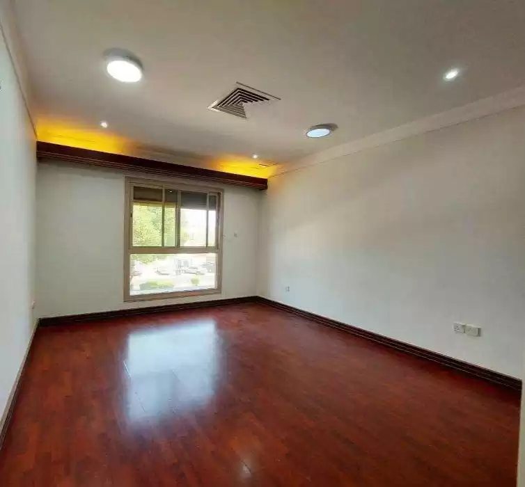 Wohn Klaar eigendom 3 Schlafzimmer U/F Wohnung  zu vermieten in Kuwait #22945 - 1  image 