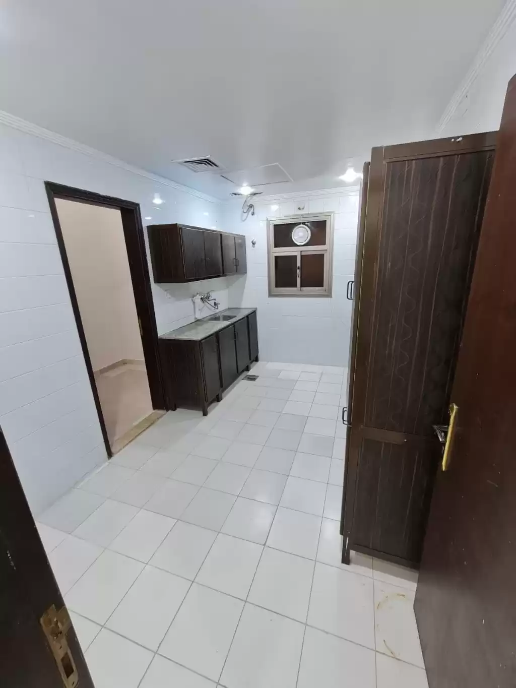 Residential Ready Property 3 Bedrooms U/F Apartment  for rent in Kuwait #22949 - 1  image 