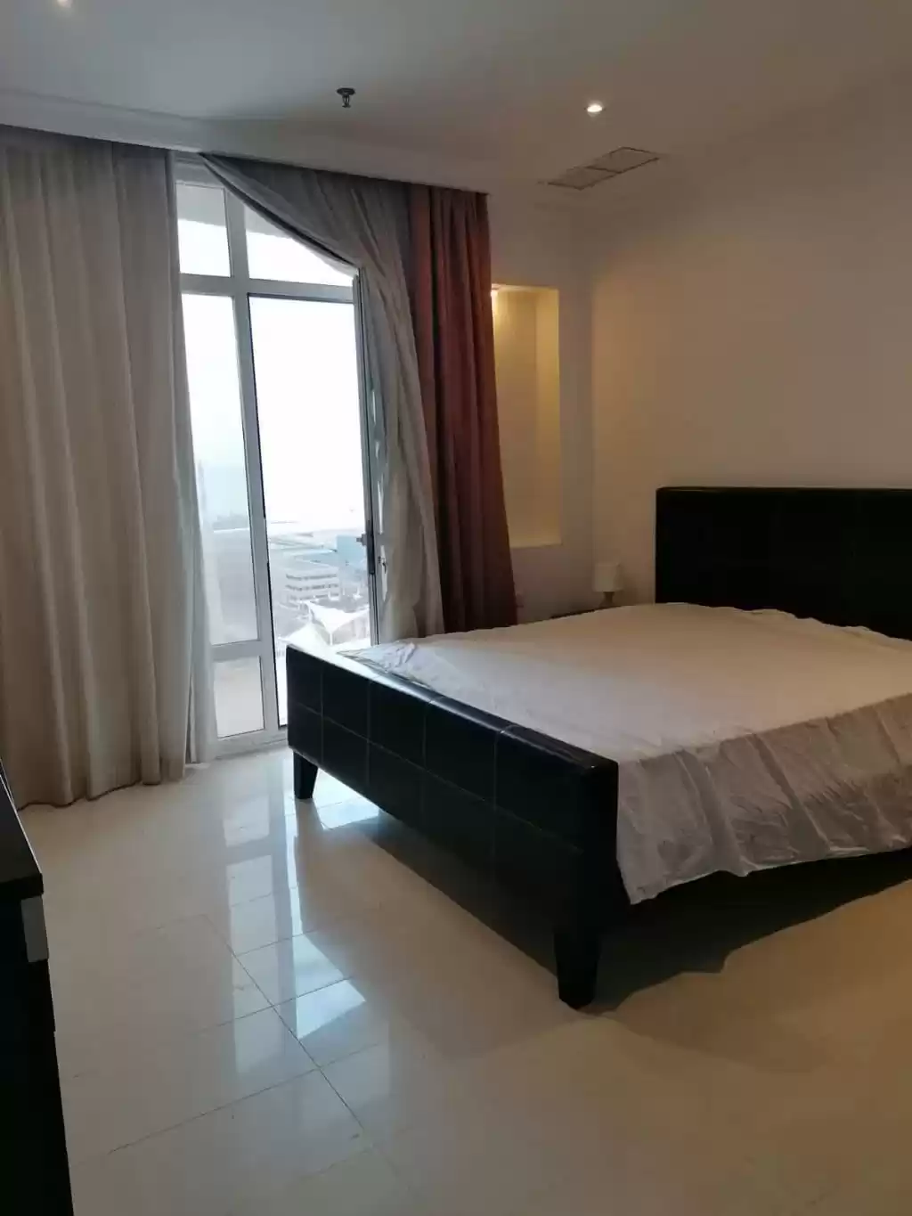 Residential Ready Property 2 Bedrooms F/F Apartment  for rent in Kuwait #22957 - 1  image 