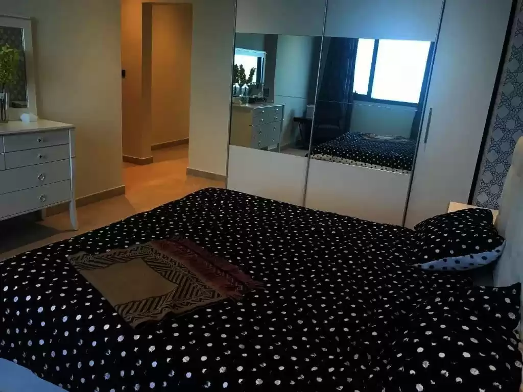 Жилой Готовая недвижимость 2 спальни Ж/Ж Квартира  в аренду в Кувейт #22975 - 1  image 