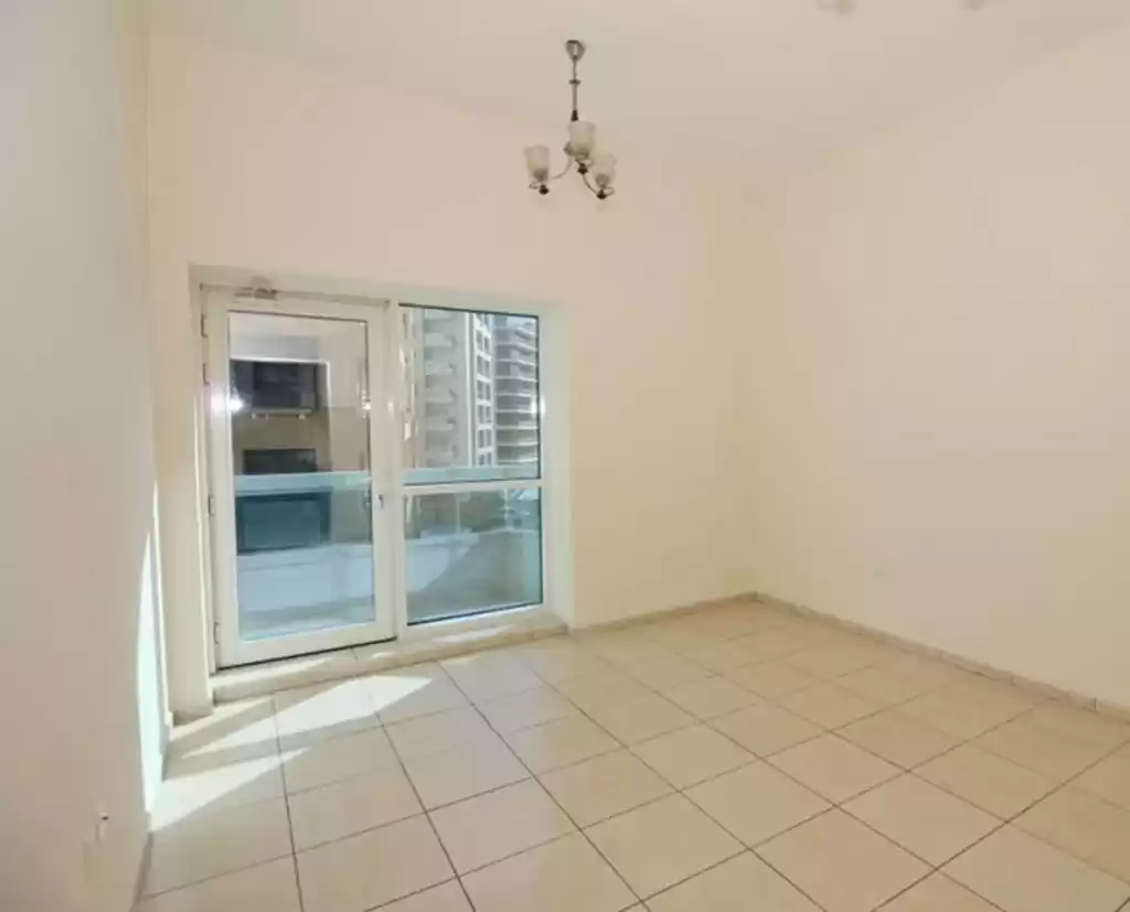 Wohn Klaar eigendom 1 Schlafzimmer U/F Wohnung  zu vermieten in Dubai #22983 - 1  image 