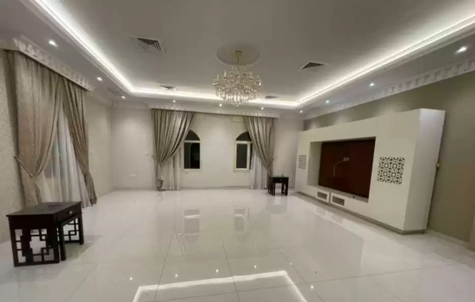 Жилой Готовая недвижимость 4+комнаты для горничных Н/Ф Квартира  в аренду в Кувейт #23083 - 1  image 