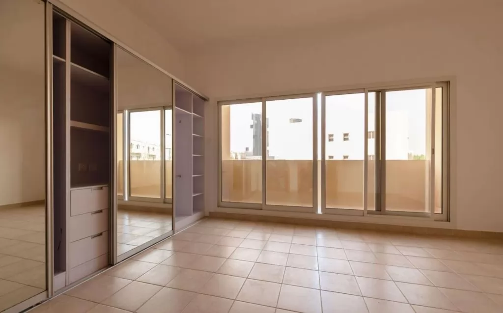 Residential Ready Property 4 Bedrooms U/F Townhouse  for rent in Dubai #23162 - 1  image 