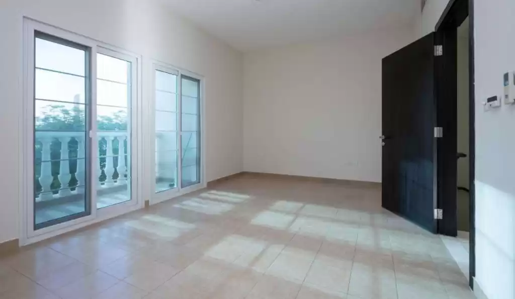 Residential Ready Property 2 Bedrooms U/F Townhouse  for rent in Dubai #23163 - 1  image 