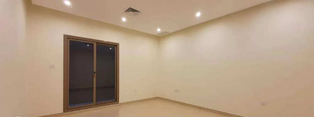 Жилой Готовая недвижимость 3+комнаты для горничных Н/Ф Квартира  в аренду в Кувейт #23177 - 1  image 