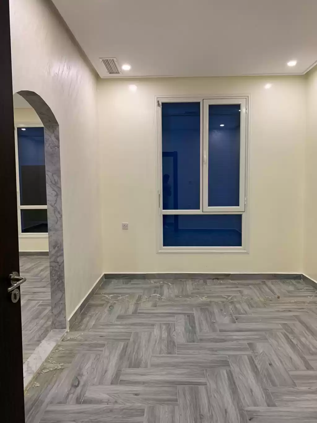 Residential Ready Property 3 Bedrooms U/F Apartment  for rent in Kuwait #23233 - 1  image 