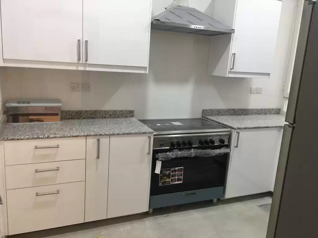 Residential Ready Property 3 Bedrooms U/F Apartment  for rent in Kuwait #23234 - 1  image 
