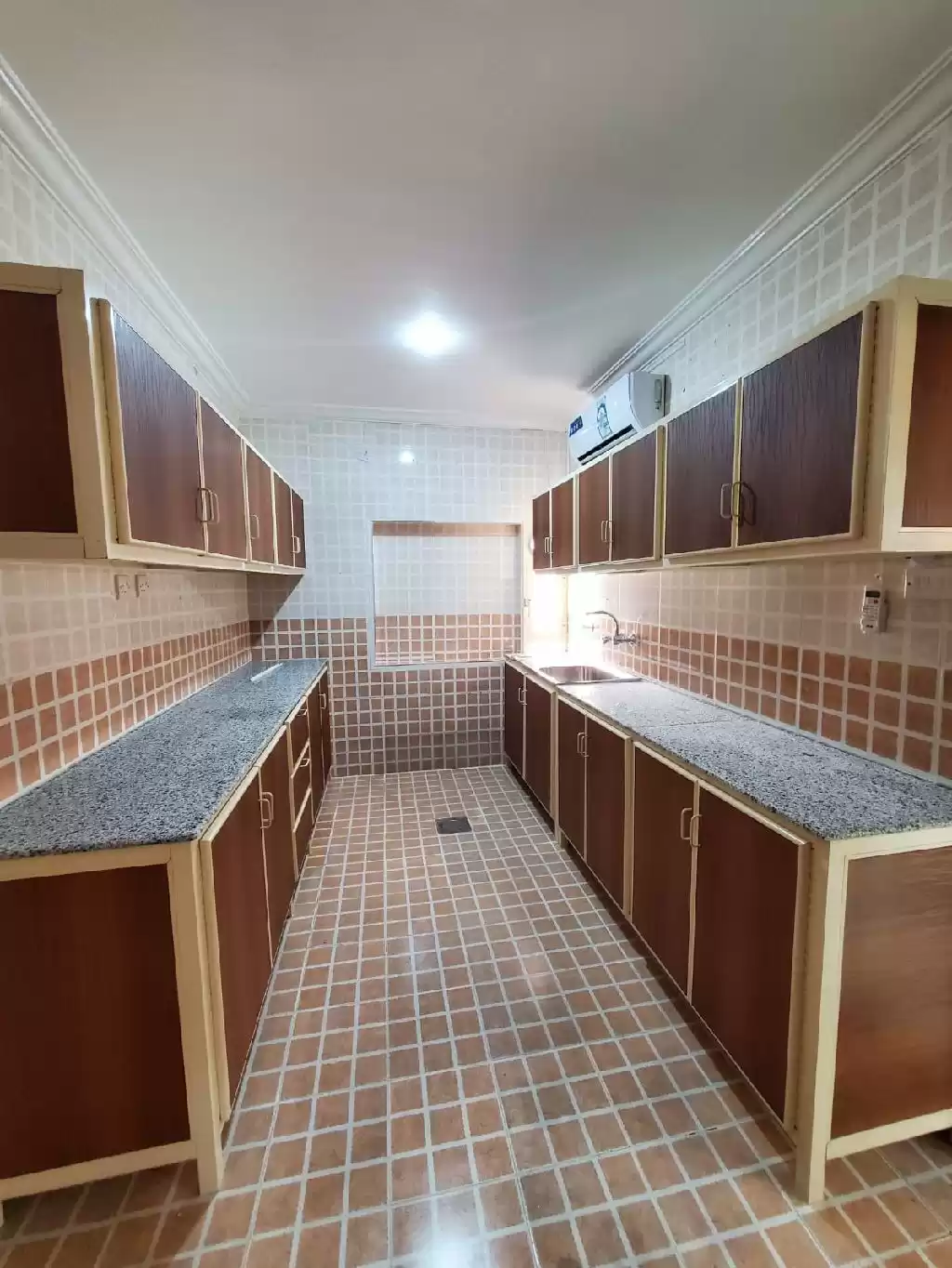 Residential Ready Property 3 Bedrooms U/F Apartment  for rent in Kuwait #23235 - 1  image 