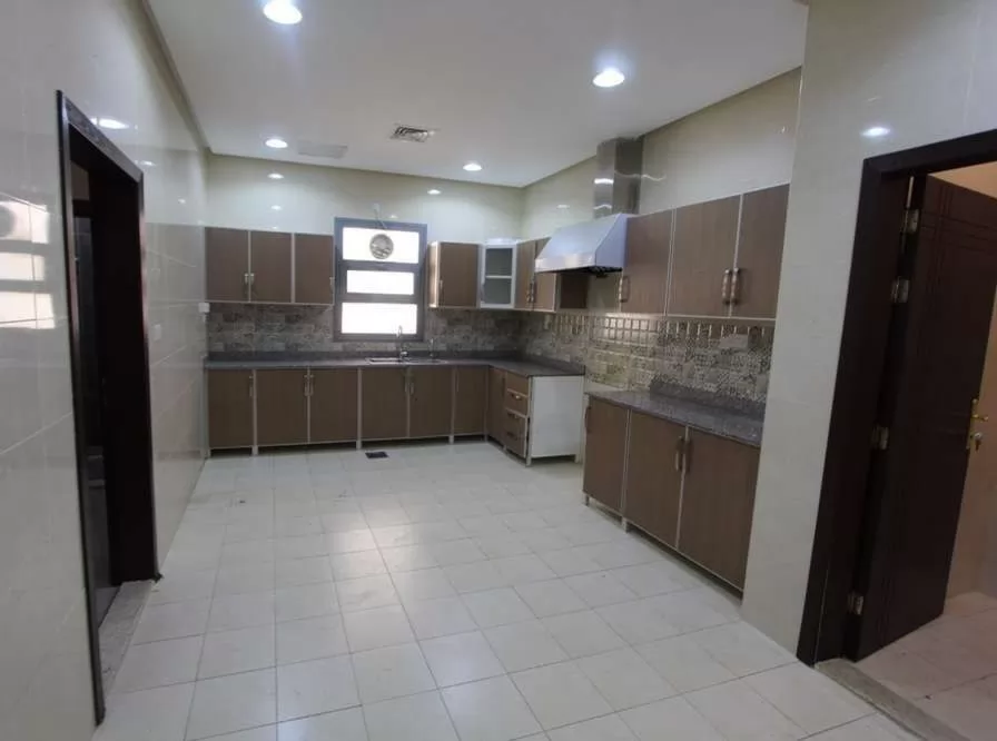 Residential Ready Property 4+maid Bedrooms U/F Apartment  for rent in Kuwait #23273 - 1  image 