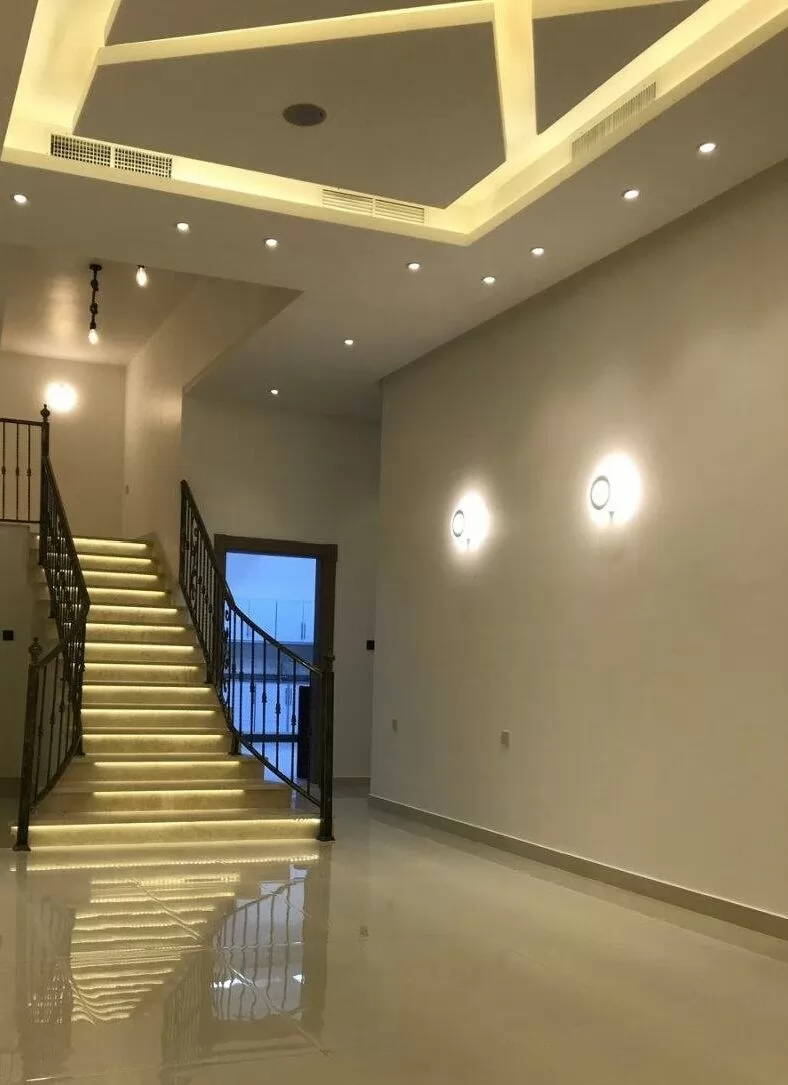 Résidentiel Propriété prête 7+ chambres U / f Villa autonome  a louer au Koweit #23308 - 1  image 