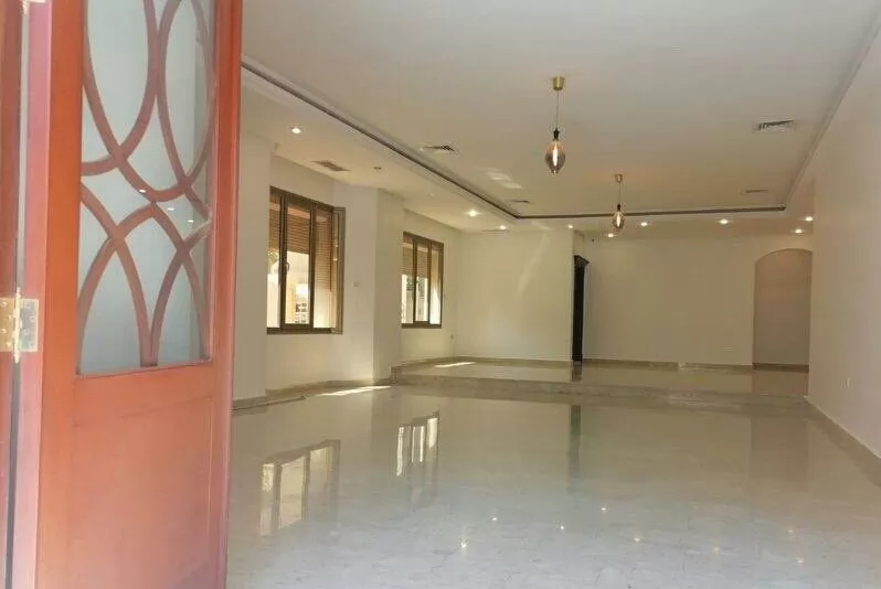 Жилой Готовая недвижимость 3 спальни Н/Ф Отдельная вилла  в аренду в Кувейт #23319 - 1  image 