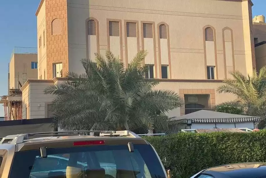 Résidentiel Propriété prête 4 chambres U / f Appartement  a louer au Koweit #23324 - 1  image 