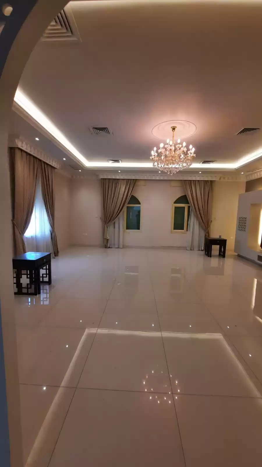 Wohn Klaar eigendom 4 Schlafzimmer F/F Alleinstehende Villa  zu vermieten in Kuwait #23358 - 1  image 