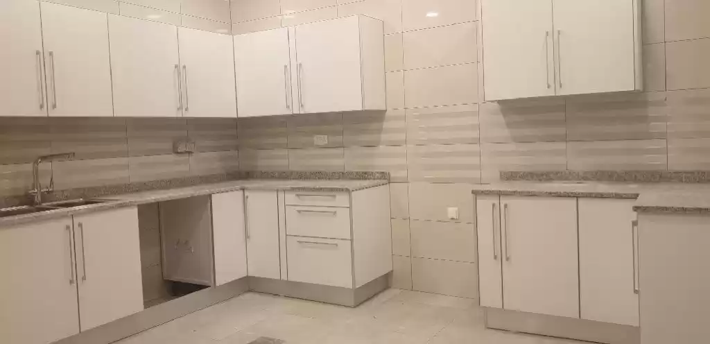 Residential Ready Property 4 Bedrooms U/F Standalone Villa  for rent in Kuwait #23359 - 1  image 