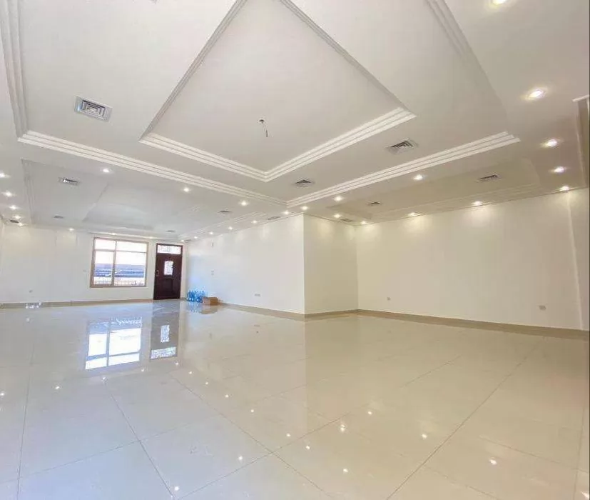 Жилой Готовая недвижимость 4+комнаты для горничных Н/Ф Квартира  в аренду в Кувейт #23368 - 1  image 