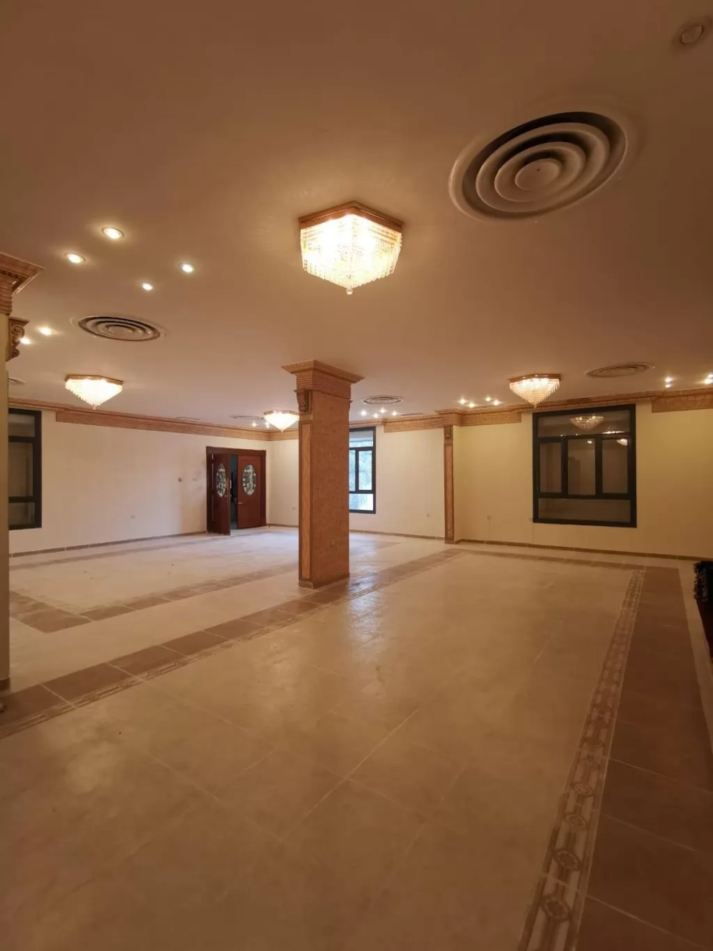 Жилой Готовая недвижимость 3 спальни Н/Ф Квартира  в аренду в Кувейт #23382 - 1  image 
