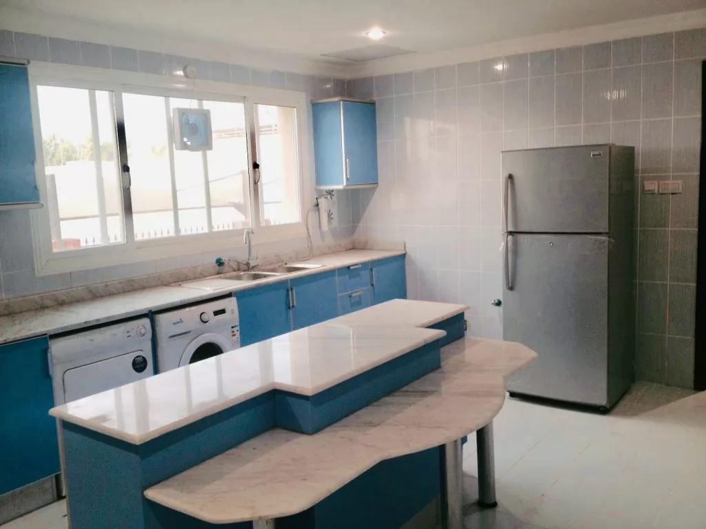 Residential Ready Property 3 Bedrooms U/F Apartment  for rent in Kuwait #23460 - 1  image 