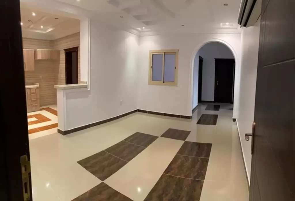 Жилой Готовая недвижимость 4+комнаты для горничных Н/Ф Квартира  в аренду в Эр-Рияд #23478 - 1  image 