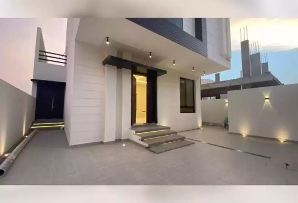 Résidentiel Propriété prête 4 + femme de chambre U / f Villa autonome  à vendre au Riyad #23490 - 1  image 