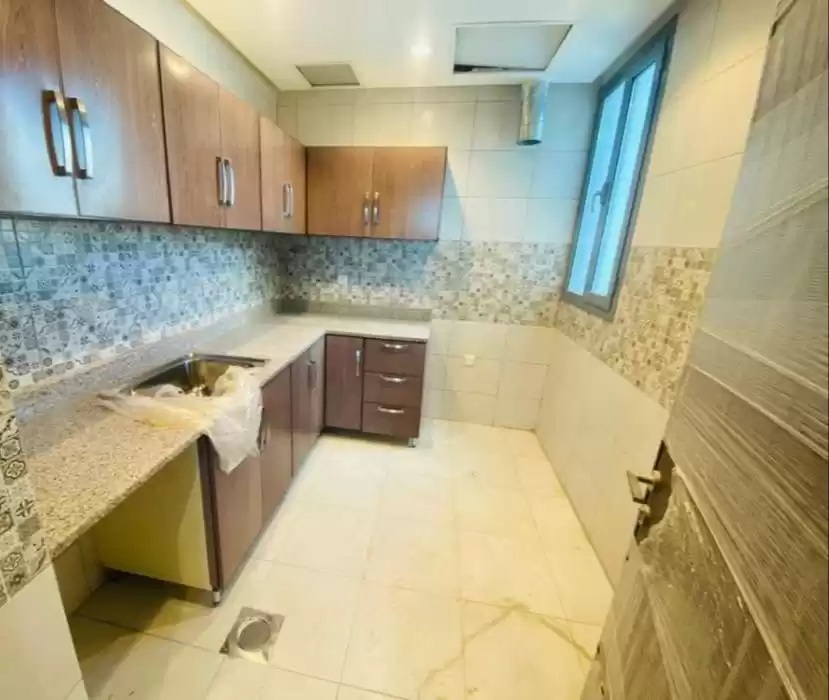 Residential Ready Property 3 Bedrooms U/F Apartment  for rent in Kuwait #23492 - 1  image 