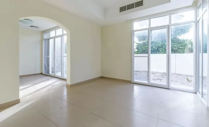 Résidentiel Propriété prête 4 chambres U / f Villa autonome  a louer au Dubai #23494 - 1  image 