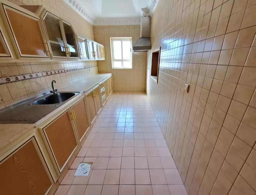 Residential Ready Property 3 Bedrooms U/F Apartment  for rent in Kuwait #23505 - 1  image 