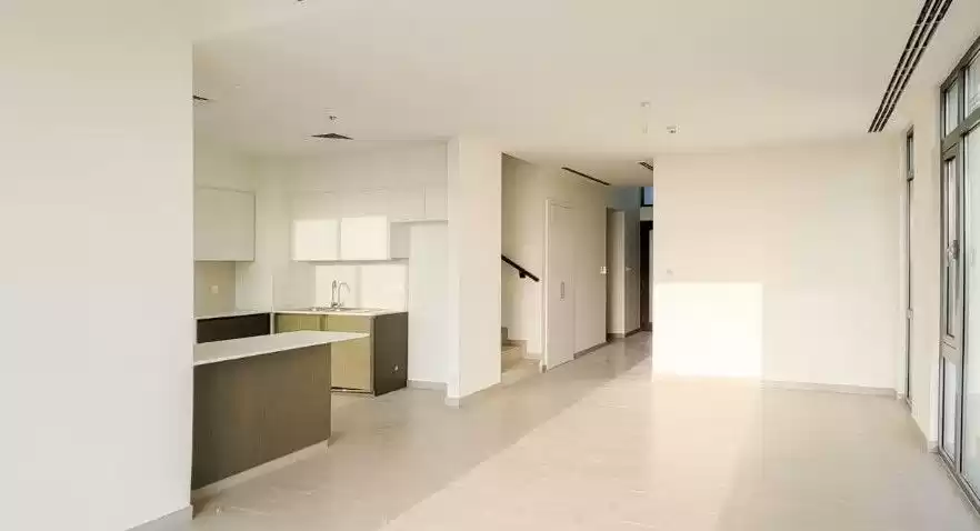 سكني عقار جاهز 4 + غرفة خادمة غير مفروش فيلا  للإيجار في دبي #23512 - 1  صورة 