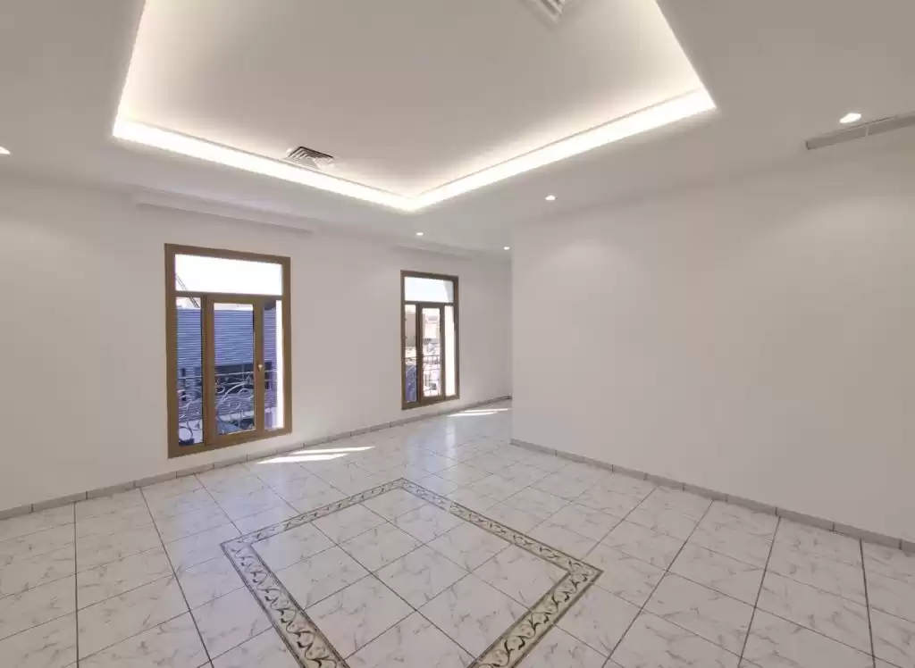 Wohn Klaar eigendom 4 Schlafzimmer U/F Wohnung  zu vermieten in Kuwait #23527 - 1  image 