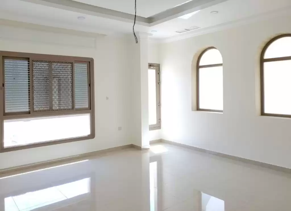 Жилой Готовая недвижимость 3 спальни Н/Ф Квартира  в аренду в Кувейт #23530 - 1  image 