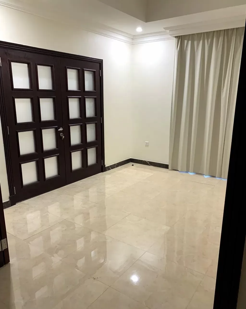 Residencial Listo Propiedad 2 + habitaciones de servicio S / F Apartamento  alquiler en Riad #23533 - 1  image 