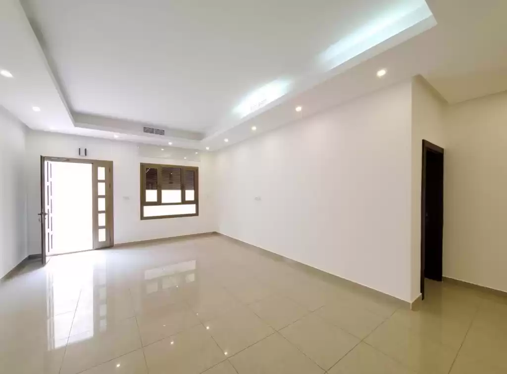 Wohn Klaar eigendom 3 Schlafzimmer U/F Wohnung  zu vermieten in Kuwait #23538 - 1  image 