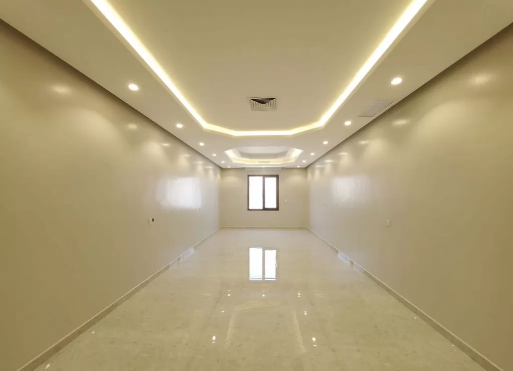Жилой Готовая недвижимость 3 спальни Н/Ф Квартира  в аренду в Кувейт #23545 - 1  image 